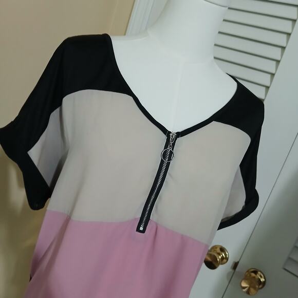 AUW short-sleeved blouse exposed zip-front accent pink/black/cream blocks - Picture 3 of 13